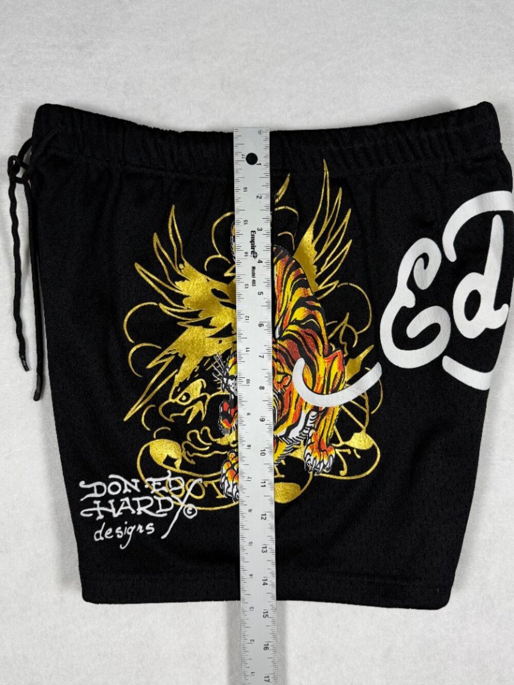 Ed Hardy Crawling Tigers Short Gently Worn print is in excellent condition Size: - Picture 8 of 11